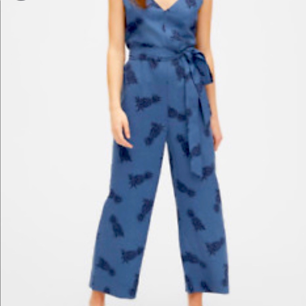 Woman’s linen blue romper from Gap. Size 14 NWT
